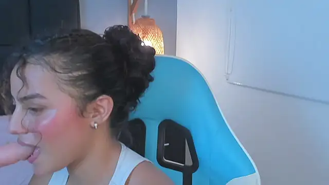 Snapshot of yaya23x chatting on 01/15/25, 10:24 yaya23x online show from 01/15/25, 10:24