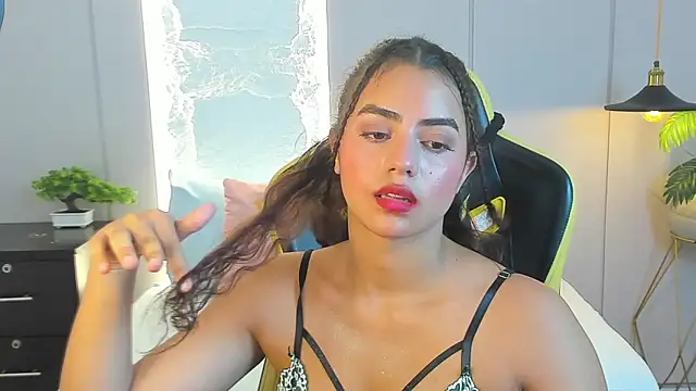 Snapshot of yaya23x chatting on 03/06/25, 07:10 yaya23x online show from 03/06/25, 07:10