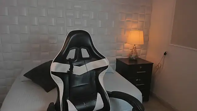 Snapshot of yaya23x chatting on 03/08/25, 02:19 yaya23x online show from 03/08/25, 02:19