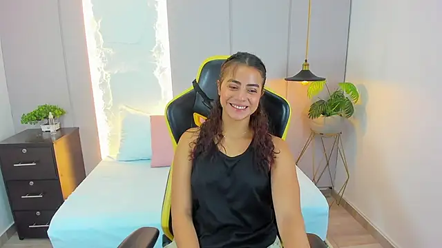 Snapshot of yaya23x chatting on 03/10/25, 12:15 yaya23x online show from 03/10/25, 12:15