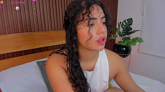 Snapshot of yaya23x chatting on 09/29/25, 02:11 yaya23x online show from 09/29/25, 02:11