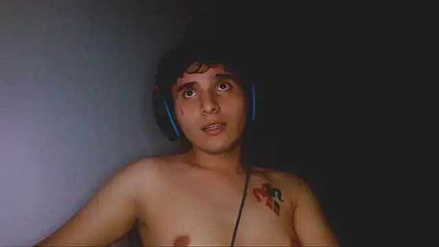 Snapshot of Charley_quin chatting on 09/15/25, 04:23 Charley quin online show from 09/15/25, 04:23