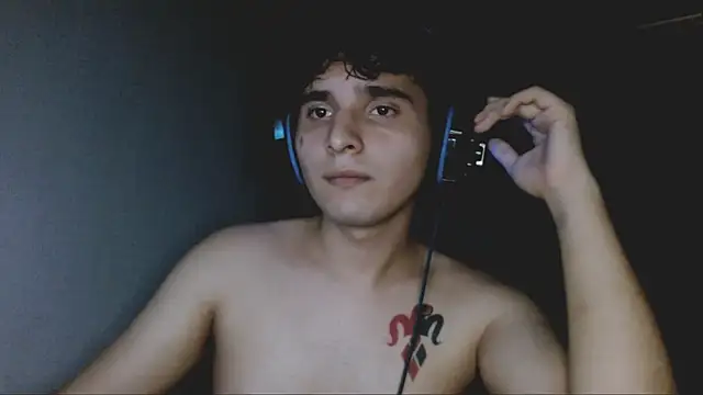 Snapshot of Charley_quin chatting on 09/19/25, 03:30 Charley quin online show from 09/19/25, 03:30