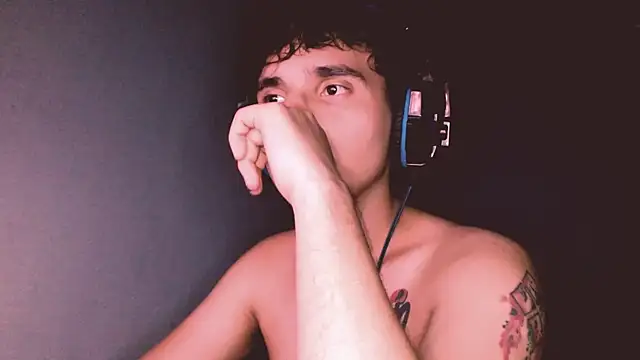 Snapshot of Charley_quin chatting on 09/21/25, 03:19 Charley quin online show from 09/21/25, 03:19