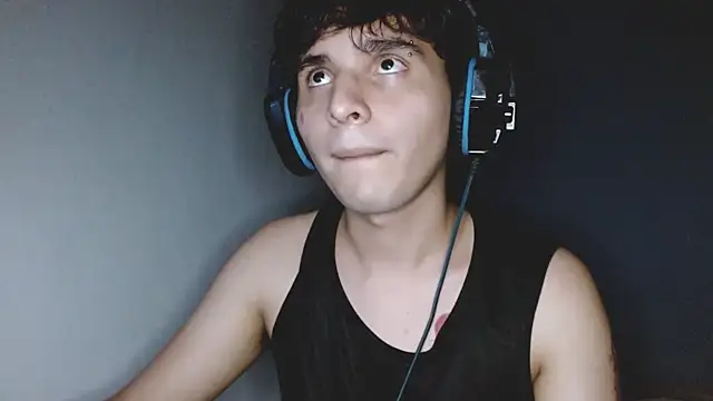 Snapshot of Charley_quin chatting on 10/01/25, 02:50 Charley quin online show from 10/01/25, 02:50