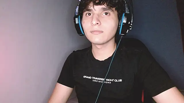 Snapshot of Charley_quin chatting on 10/08/25, 03:15 Charley quin online show from 10/08/25, 03:15