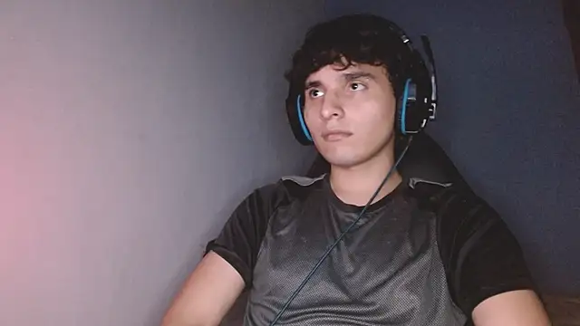 Snapshot of Charley_quin chatting on 10/19/25, 03:07 Charley quin online show from 10/19/25, 03:07