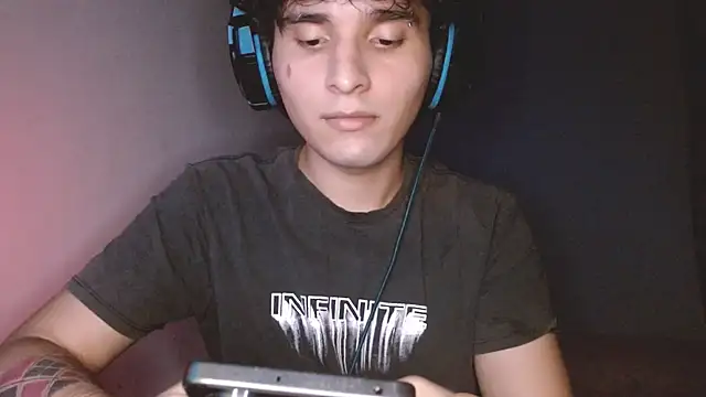 Snapshot of Charley_quin chatting on 10/23/25, 03:39 Charley quin online show from 10/23/25, 03:39