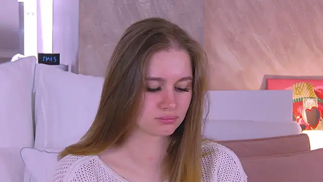 EllieHayes online show from 03/22/25, 06:47