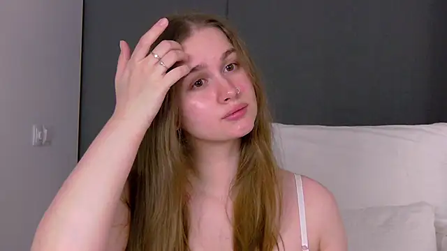 EllieHayes online show from 06/11/26, 05:27