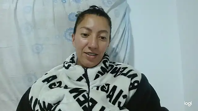 Snapshot of kaybabyhot chatting on 10/15/25, 02:44 kaybabyhot online show from 10/15/25, 02:44