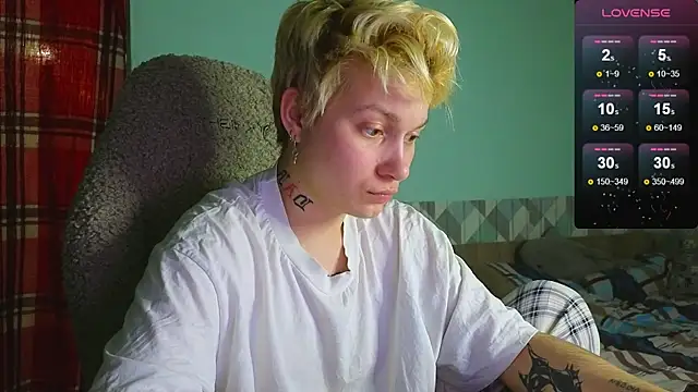 esajukyy online show from 12/15/24, 12:49