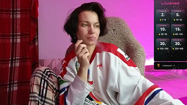 esajukyy online show from 09/10/25, 11:54