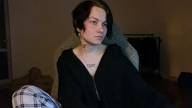 esajukyy online show from 05/12/26, 05:10