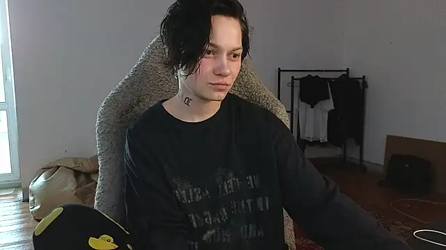Snapshot of esajukyy chatting on 06/06/26, 12:43 esajukyy online show from 06/06/26, 12:43