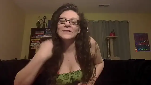 kitwithclaws420 online show from 12/29/24, 11:50