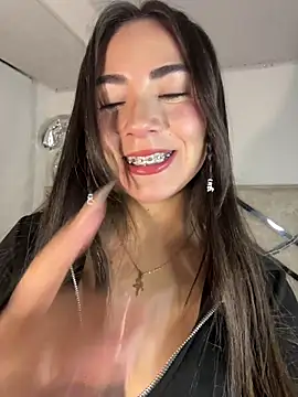 Melody 04 online show from 04/05/26, 03:58