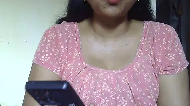 Snapshot of Suhana-sapna chatting on 10/31/25, 03:07 Suhana-sapna online show from 10/31/25, 03:07