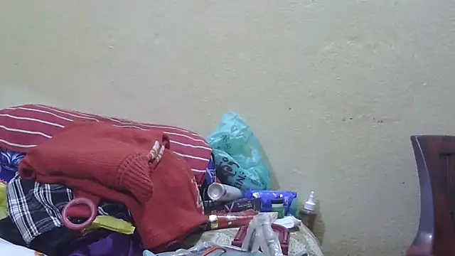 Snapshot of Suhana-sapna chatting on 11/15/25, 02:35 Suhana-sapna online show from 11/15/25, 02:35