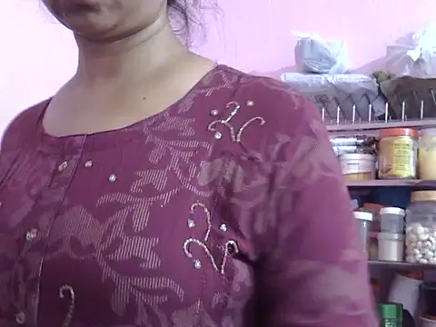 Snapshot of Suhana-sapna chatting on 11/25/25, 04:01 Suhana-sapna online show from 11/25/25, 04:01