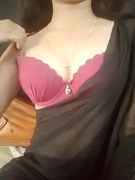 Snapshot of sexyriya_008 chatting on 12/18/24, 10:51 sexyriya 008 online show from 12/18/24, 10:51