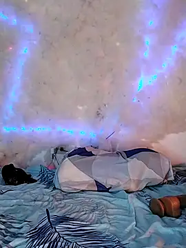 Snapshot of Sweety-Cat chatting on 12/24/24, 12:44 Sweety-Cat online show from 12/24/24, 12:44