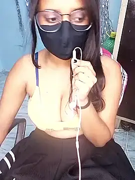 hinaa khan online show from 09/18/25, 11:45