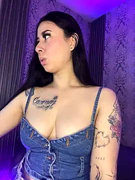 Snapshot of Zoee_t chatting on 11/14/25, 04:00 Zoee t online show from 11/14/25, 04:00