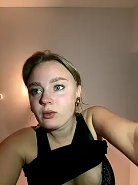 Snapshot of CherryEmmy chatting on 10/03/25, 05:21 CherryEmmy online show from 10/03/25, 05:21