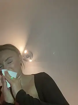 Snapshot of CherryEmmy chatting on 10/19/25, 05:57 CherryEmmy online show from 10/19/25, 05:57