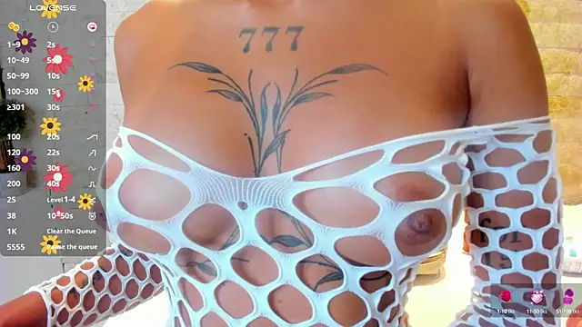 Snapshot of mia_roldan_ chatting on 02/27/25, 10:53 mia roldan online show from 02/27/25, 10:53