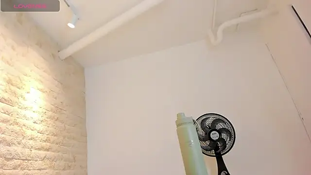 Snapshot of mia_roldan_ chatting on 09/18/25, 12:29 mia roldan online show from 09/18/25, 12:29