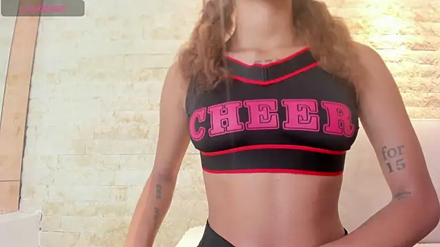 Snapshot of mia_roldan_ chatting on 09/19/25, 02:07 mia roldan online show from 09/19/25, 02:07