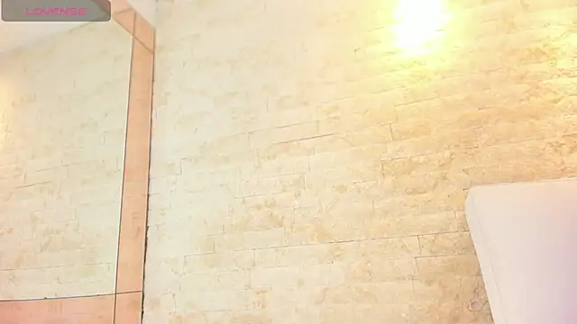 Snapshot of mia_roldan_ chatting on 09/22/25, 12:40 mia roldan online show from 09/22/25, 12:40