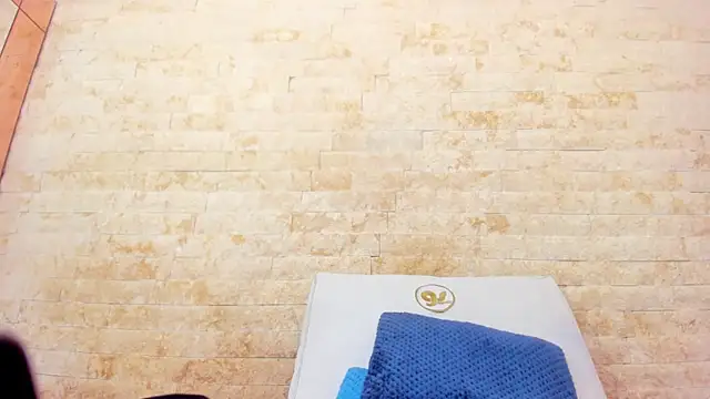 Snapshot of mia_roldan_ chatting on 01/10/26, 12:40 mia roldan online show from 01/10/26, 12:40