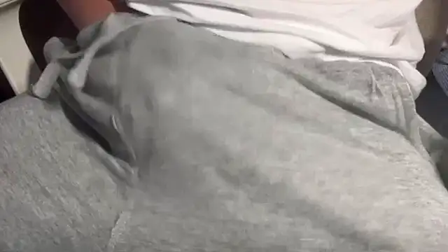 Snapshot of Axeeeeeeeeeeeel chatting on 11/26/25, 04:41 Axeeeeeeeeeeeel online show from 11/26/25, 04:41