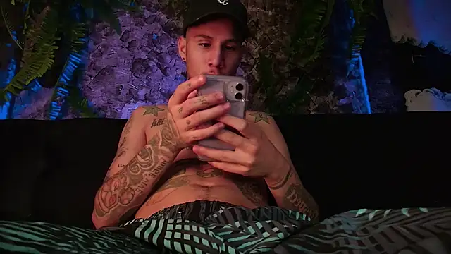 Junihn0 online show from 12/22/24, 06:48