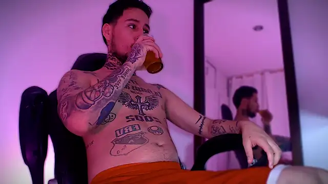 Junihn0 online show from 09/24/25, 08:56