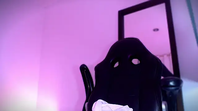 Junihn0 online show from 09/28/25, 09:53