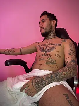 Junihn0 online show from 11/17/25, 09:09