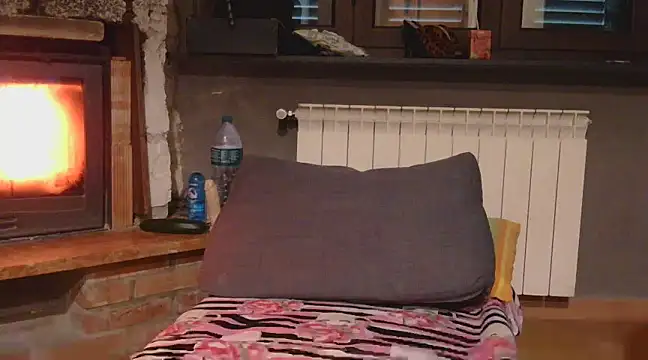 Snapshot of Emily_andre chatting on 03/19/25, 09:28 Emily andre online show from 03/19/25, 09:28