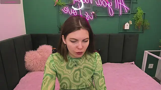 marie reyes  online show from 12/21/25, 01:46