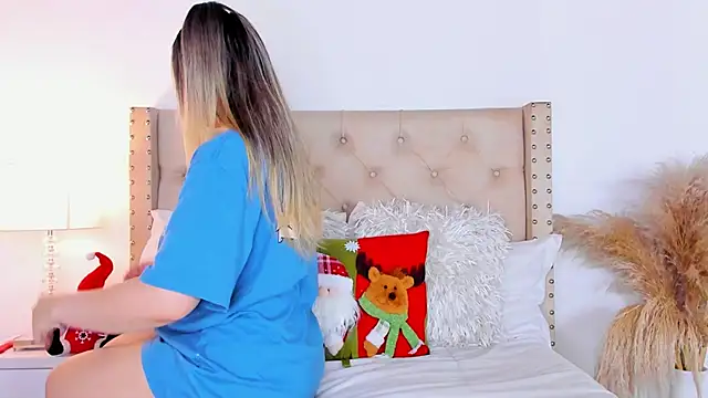 Snapshot of marilynrossy chatting on 12/12/24, 01:43 marilynrossy online show from 12/12/24, 01:43