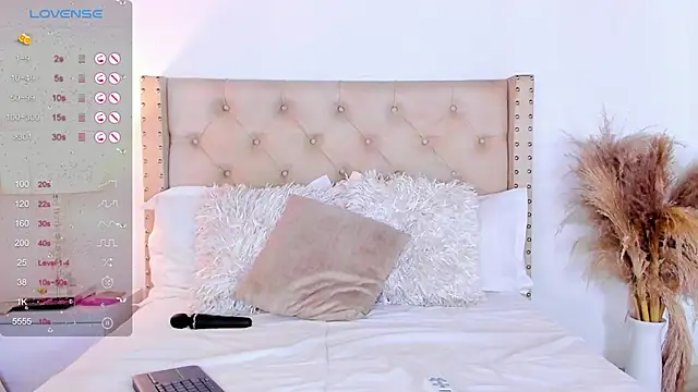 Snapshot of marilynrossy chatting on 02/08/25, 03:30 marilynrossy online show from 02/08/25, 03:30