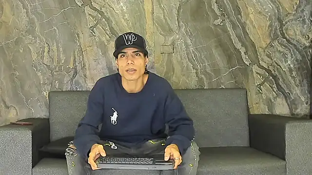 Duodreamhot online show from 12/24/24, 04:22