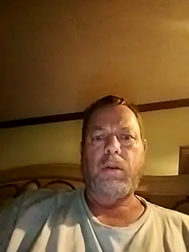 Snapshot of Rayc61 chatting on 05/08/26, 11:32 Rayc61 online show from 05/08/26, 11:32