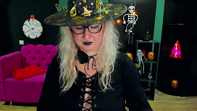 ChristyBrooks online show from 10/31/25, 09:10