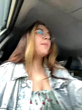 VikiDemi online show from 10/16/25, 06:36