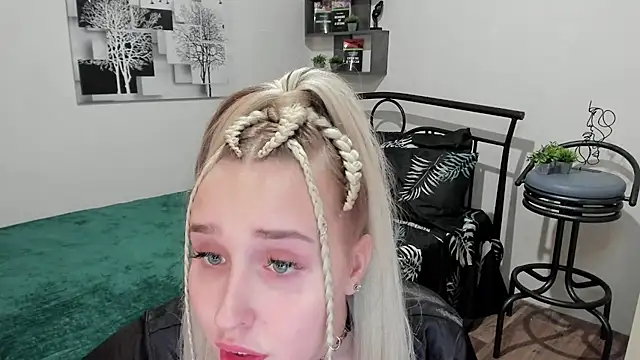 LinaTruly online show from 02/26/25, 12:05