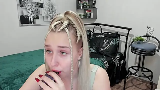 LinaTruly online show from 02/26/25, 08:54